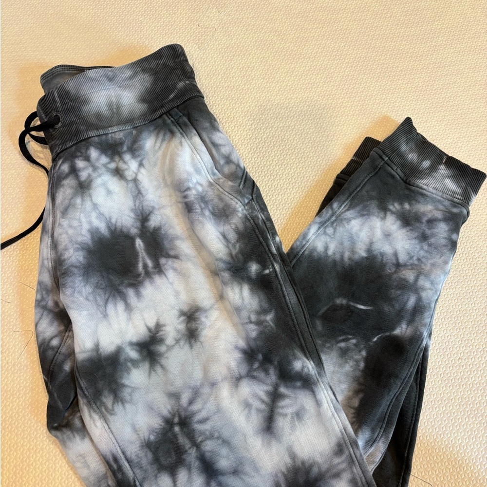 LULULEMON JOGGERS